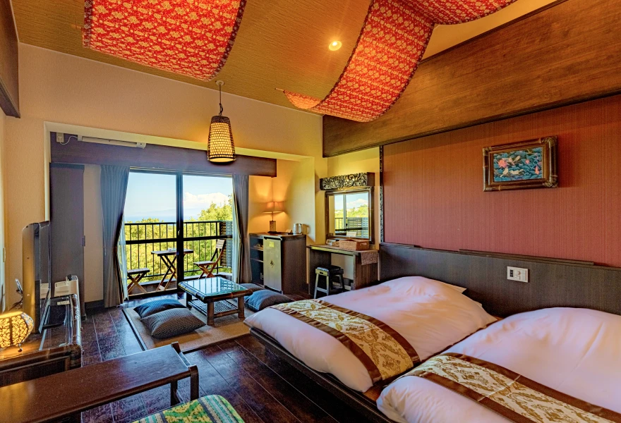 画像:本館バリ風洋室 内観